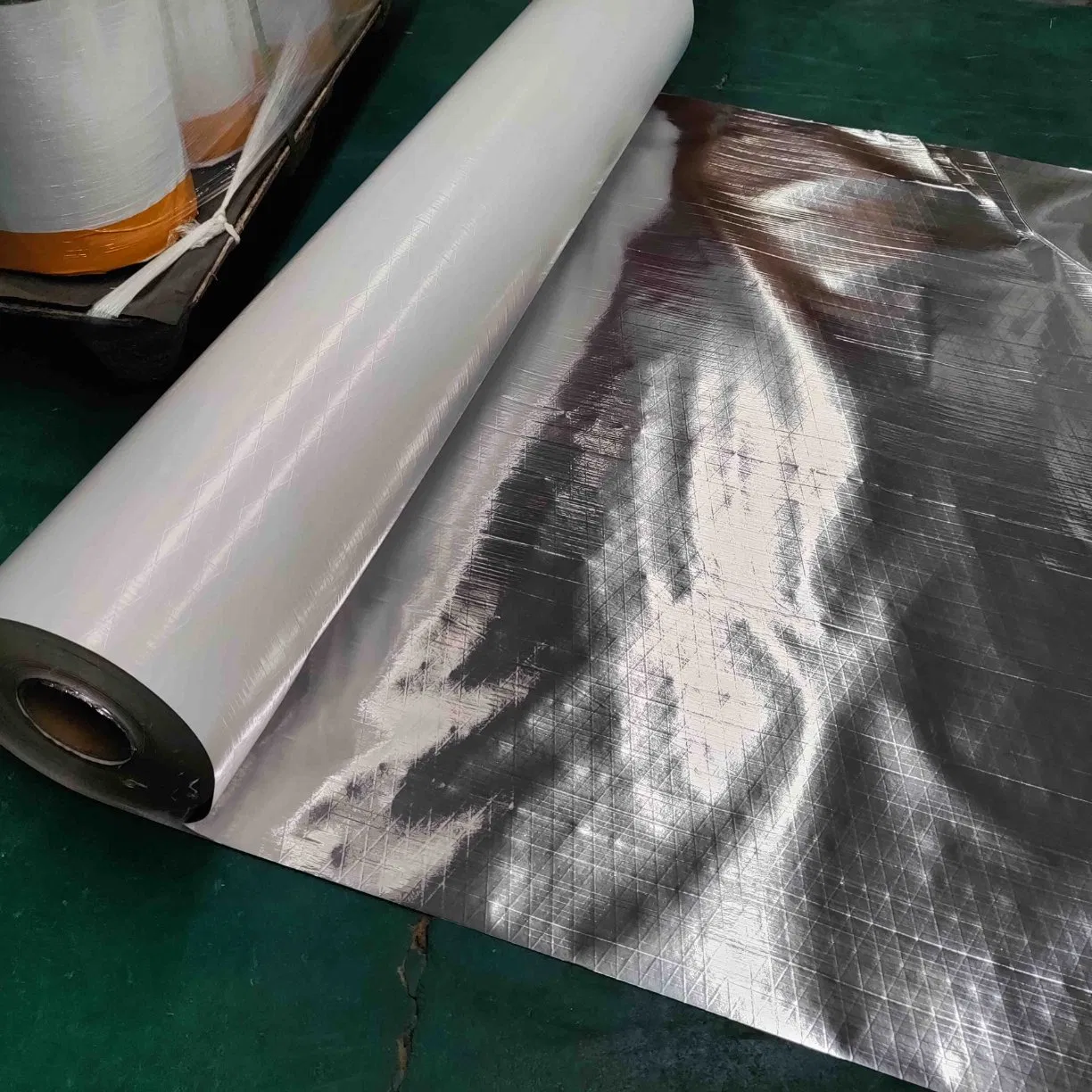 Perforated Aluminum Foil Insulation Woven Fabric Roof Insulation with Blue PE Coating