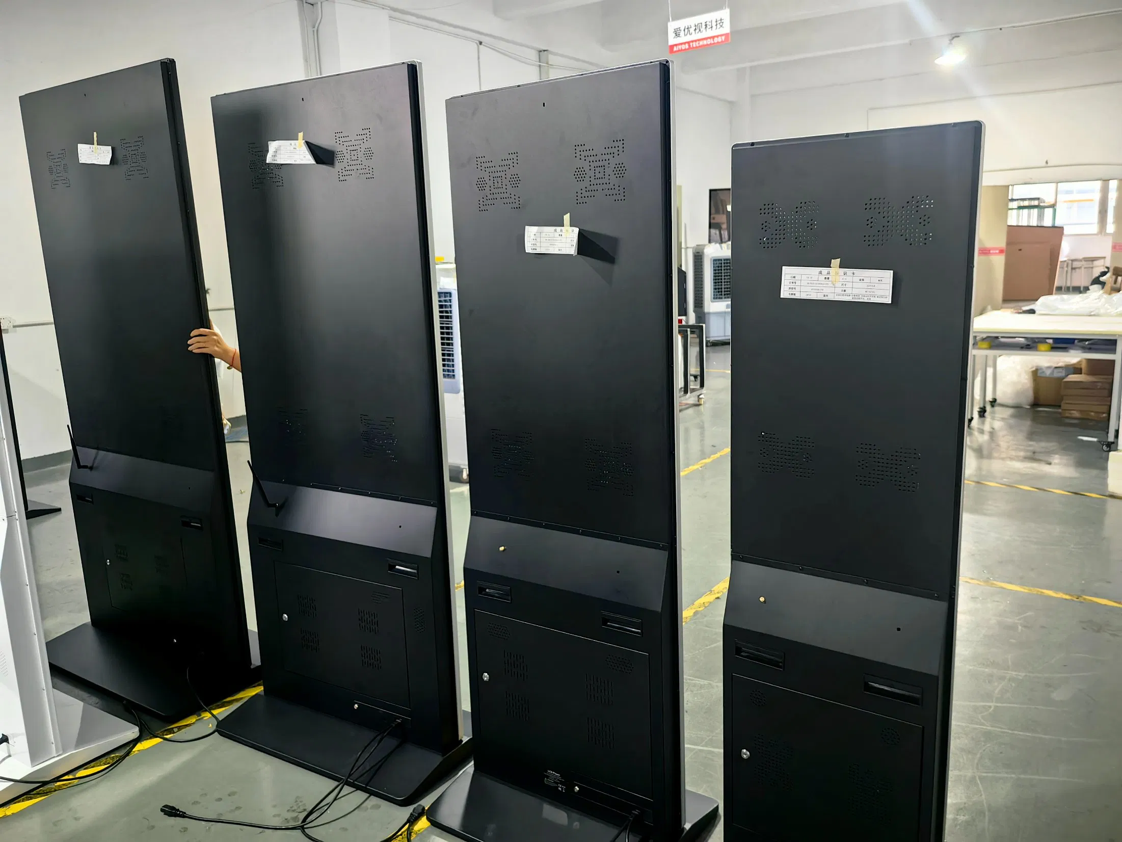 43-дюймовый LCD киоск-тотем с сенсорным экраном