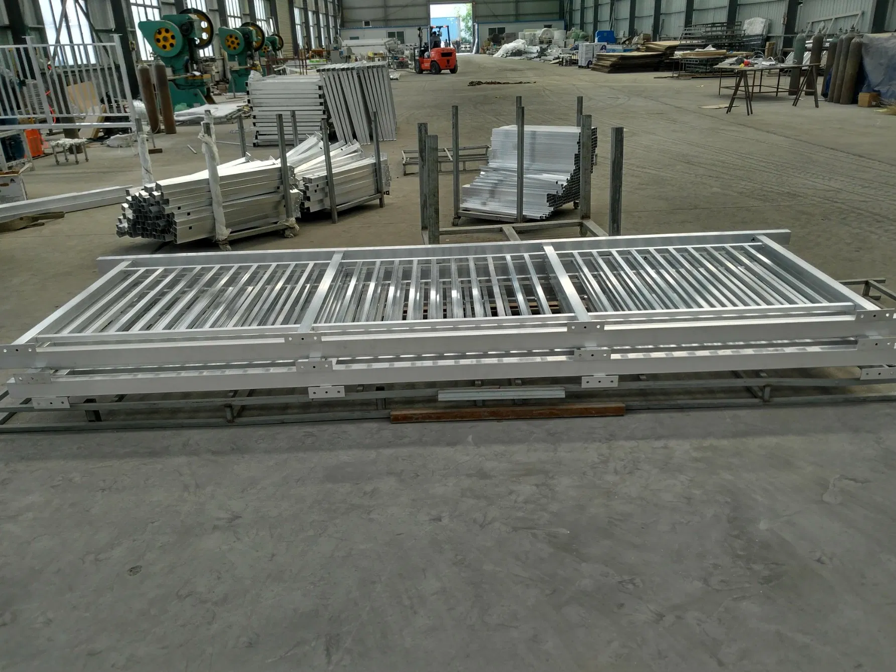 OEM&ODM Customized Flat Top Stair /Staircase Aluminum Swimming Pool/Balcony Fence