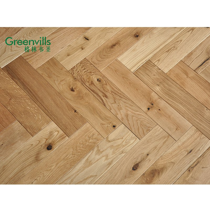 Инженерная паркетная доска елочкой натурального цвета