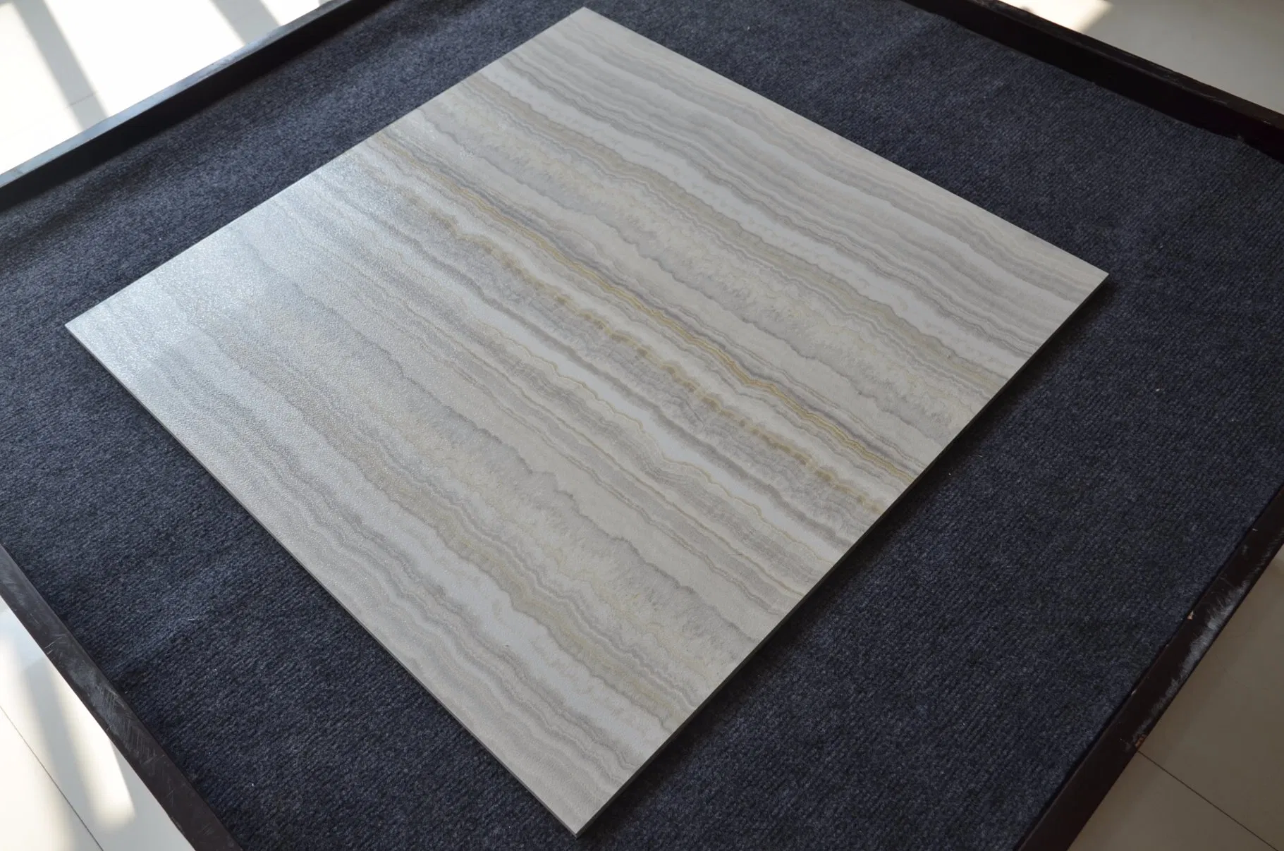 Керамогранитная плитка для пола в европейском стиле