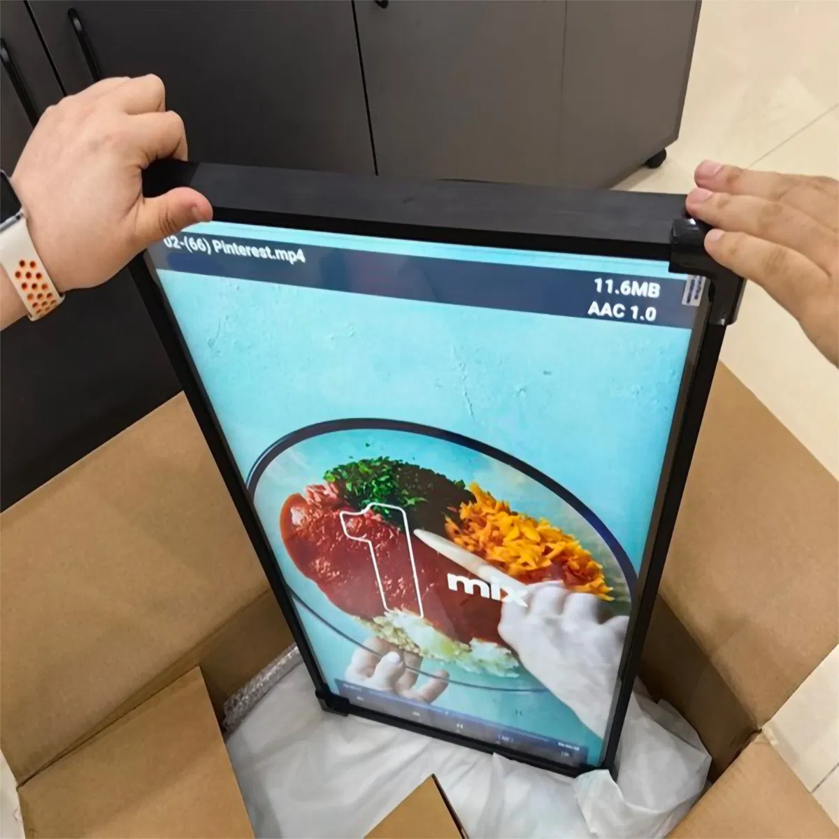 Creative Products Outdoor Portable Human Mobile Advertising Player LCD/LED Digital Display Backpack Billboard for Exhibitions, Promotions, and Street Events.