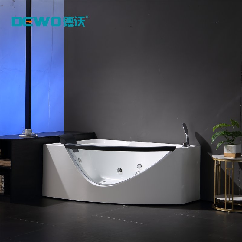 Угловая акриловая ванна с гидромассажем и подсветкой