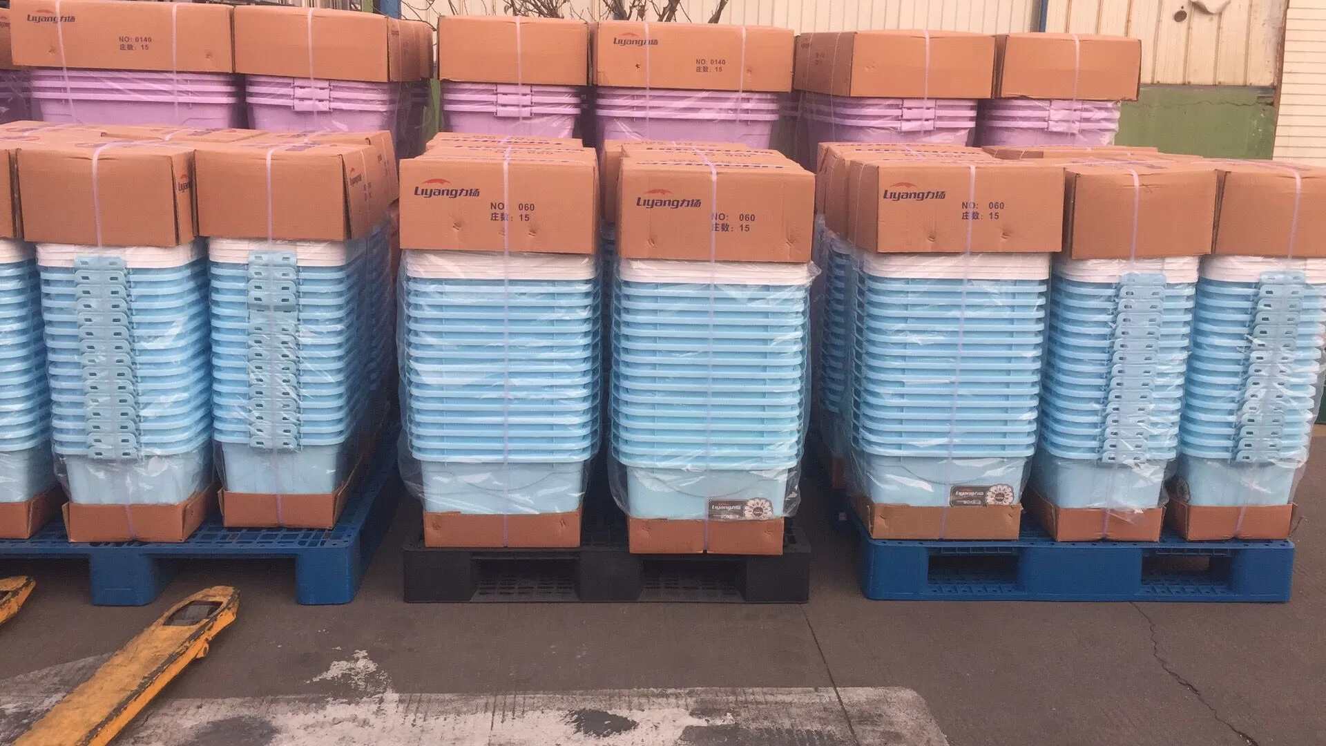 Plastic Storage Box Crate with Lids 80L 100L 120L 140L