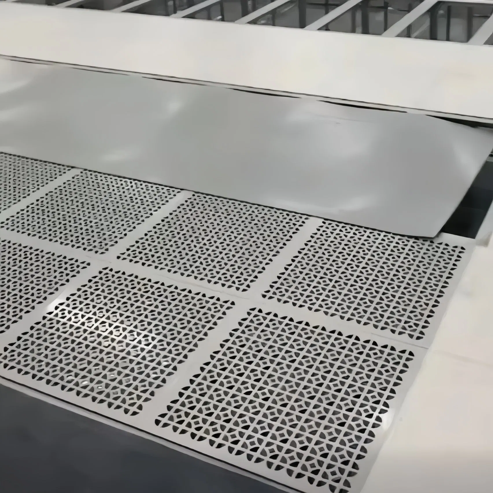 15%-50% Opening Rate Aluminum Alloy Raised Access Floor – Large Load-Bearing, Corrosion-Resistant & Anti-Static with PVC Veneers