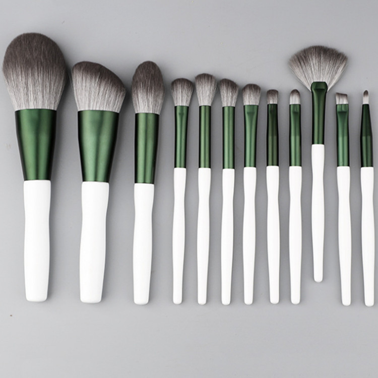 Factory Wholesales 12PCS Personalized Synthetic Hair Wooden Handle Makeup Brush Set