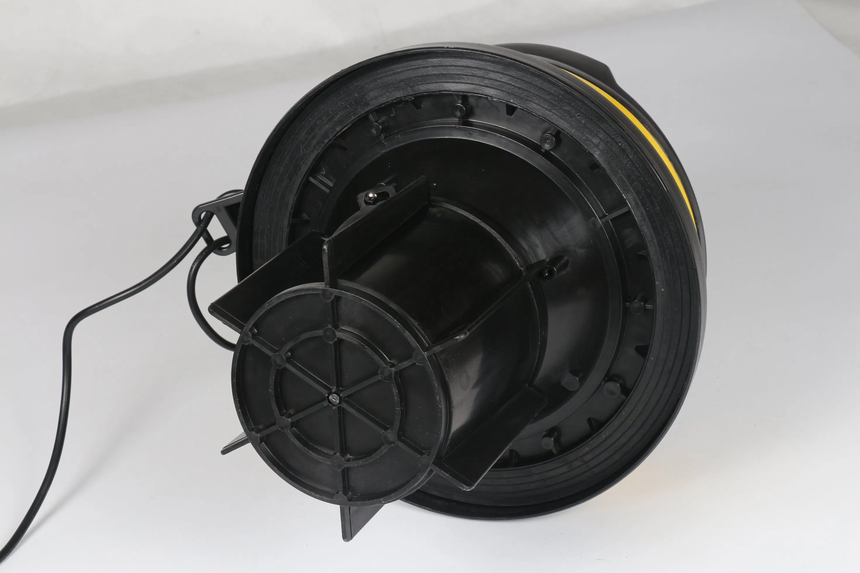 60L Plastic Tank Wet and Dry Vacuum Cleaner with Squeegee