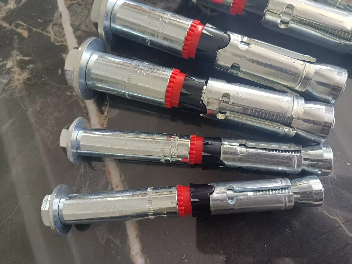 Анкерные болты из нержавеющей стали с антивибрационным дизайном