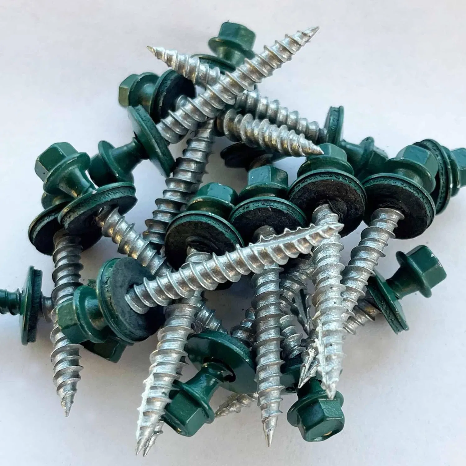 Hex Head Sheet Metal Roof Screw. Self Starting Metal to Wood Siding Screws