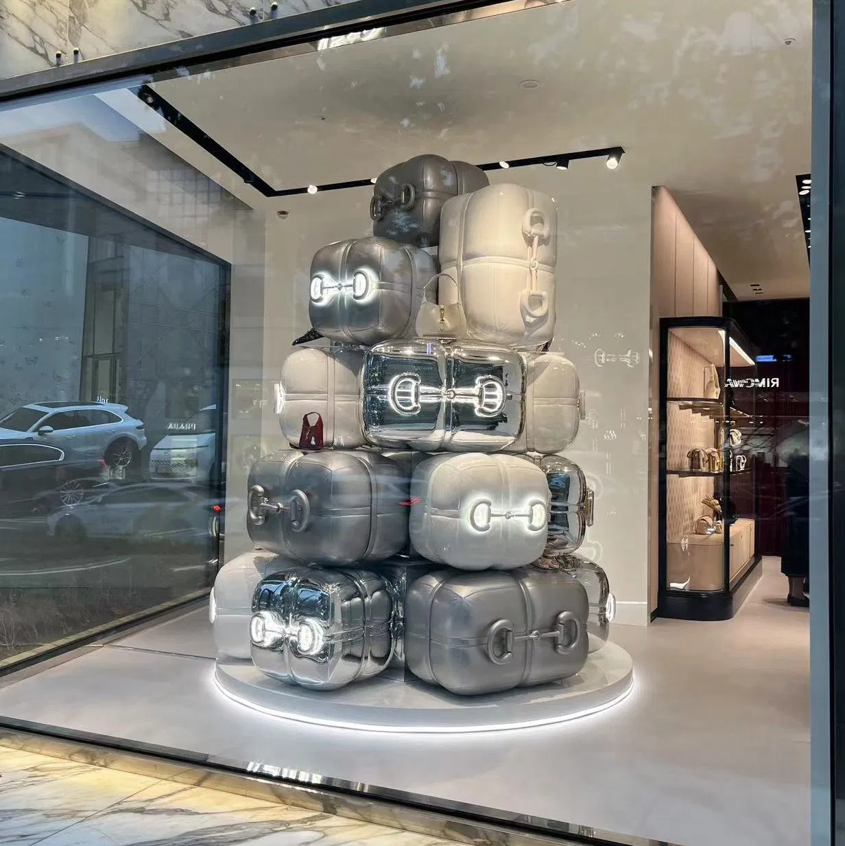 Custom Luxury Bag Window Decoration Christmas Tree Theme Window Display Props