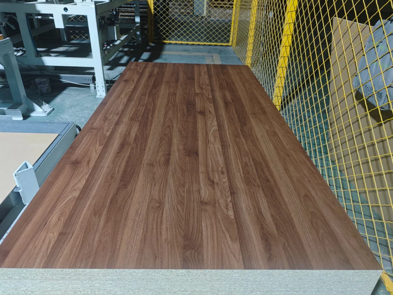 Heatproof Melamine Particle Board with Excellent Durability for Restaurant and Hotel Interior Design