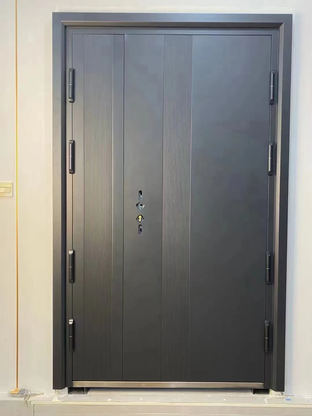 Стальная входная дверь Modern Security, дизайн из нержавеющей стали