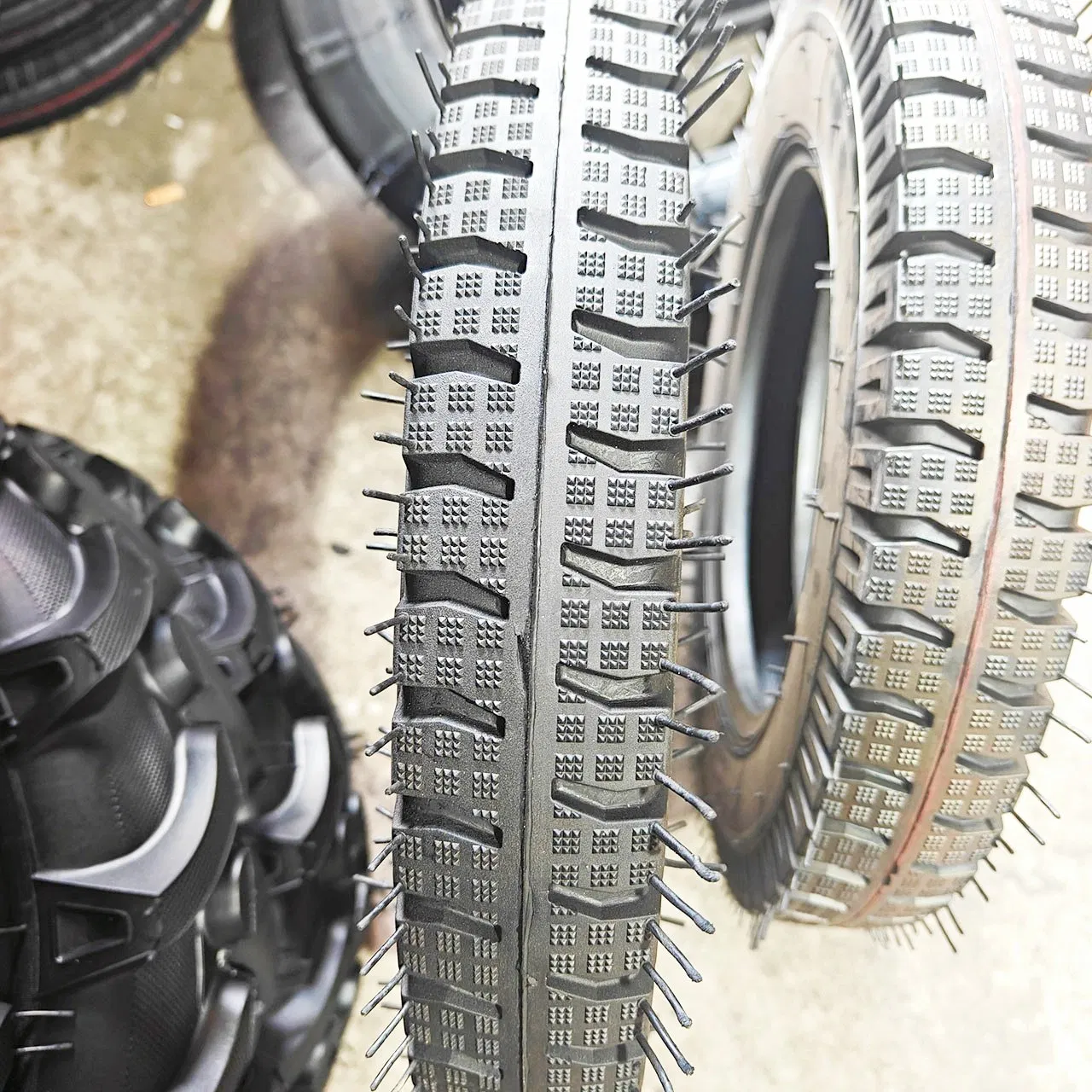 Шина 4.00-14 для малой сельскохозяйственной техники и трициклов