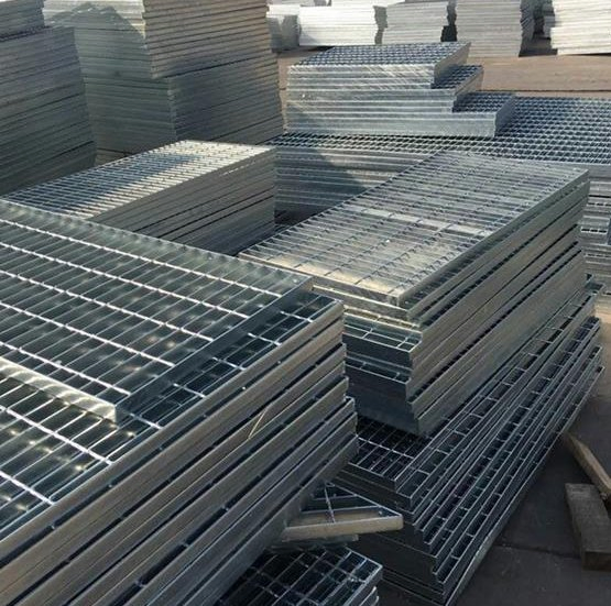 Heavy-Duty Steel Safety Walkway Grating for Canal Covers