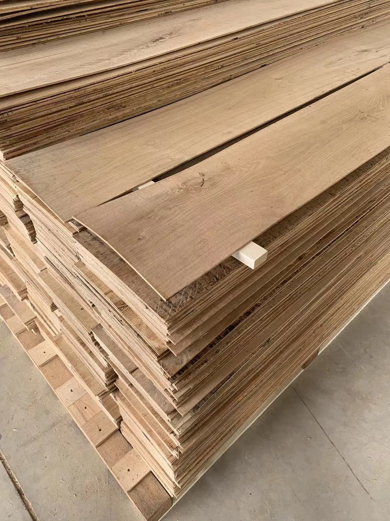 Factory Direct Sale Oak Veneer Wood Veneer for Flooring