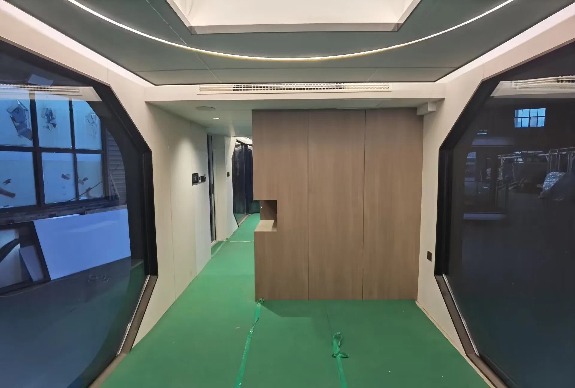 Customizable Interior Decoration and Overall Size of The Capsule House