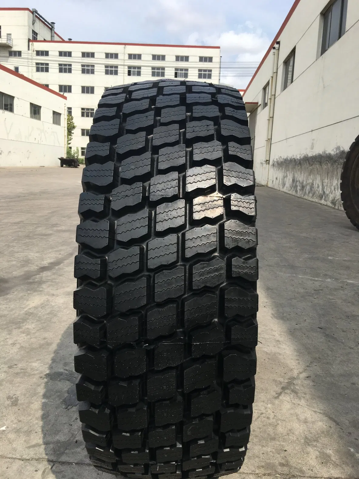 OTR Off-Road Radial Tyres for Dozers, Loaders, Graders and Dumper Trucks
