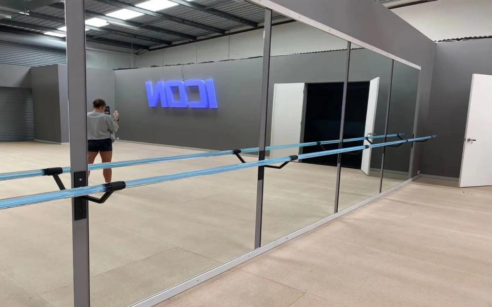 High-Quality 2mm/3mm/4mm/6mm/8mm/10mm Polished/Edging Silver/Alumium/Colored/Tempered/Toughened Mirror for Automotive/Buildings/Bathrooms/Decorations Price