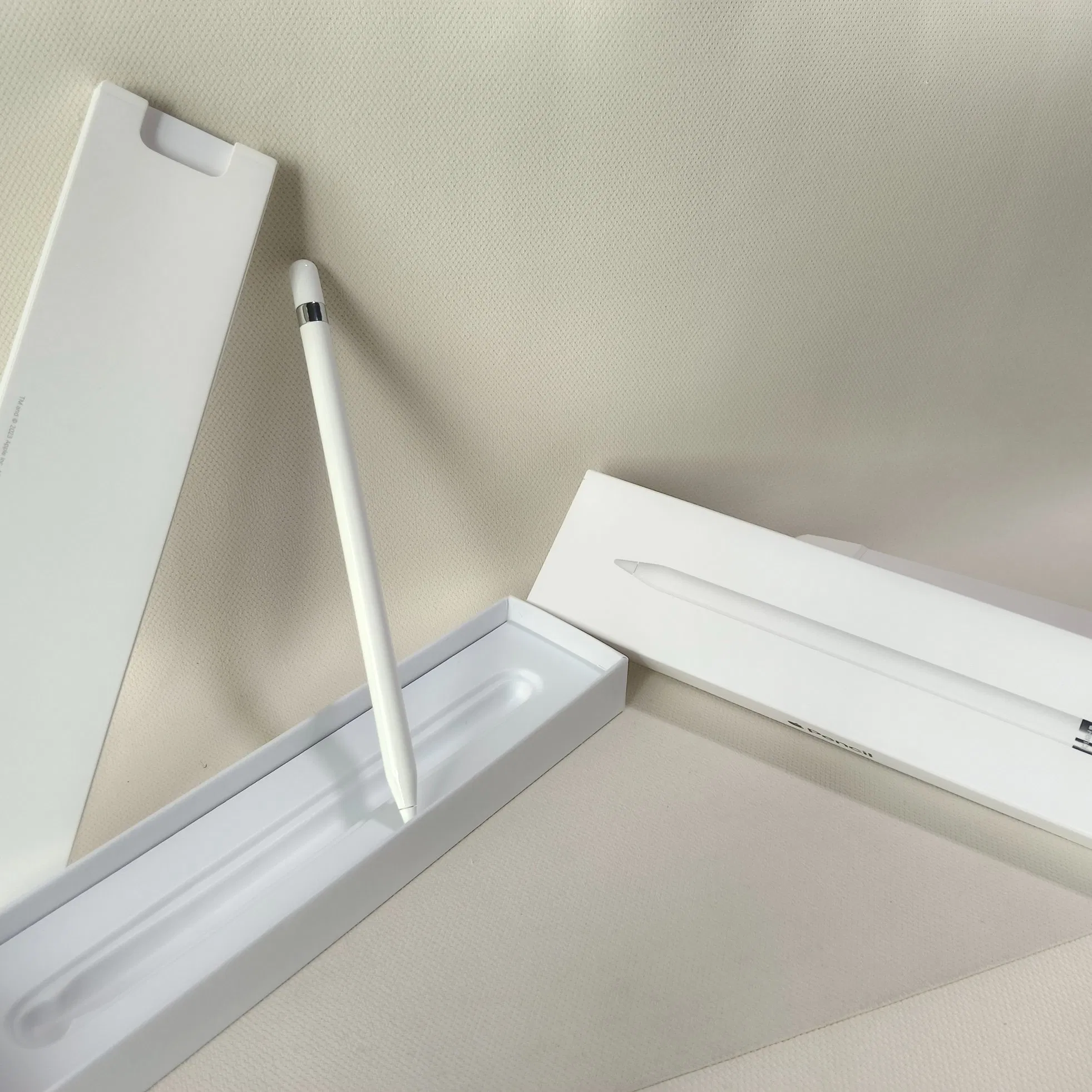 AAA+++ High-End Hit 1: 1 Magnetic Imitation Pen Pencil 1gen Stylus Drawing Writing Pen Touch Pen Comfortable Writing and Drawing Lightning Port