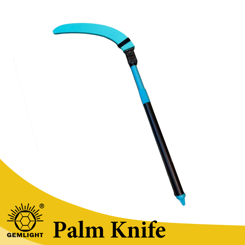 Palm Knife Cuts Palm Fruit, Sickle Does Not Roll Its Blade and Keeps Cutting