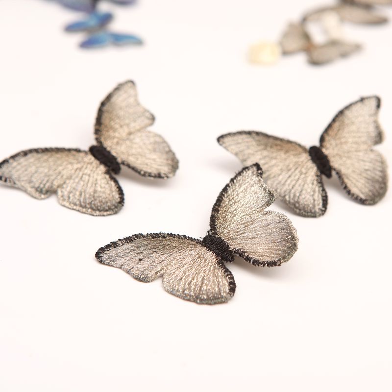 Нашивка вышитая бабочка термоклеевая