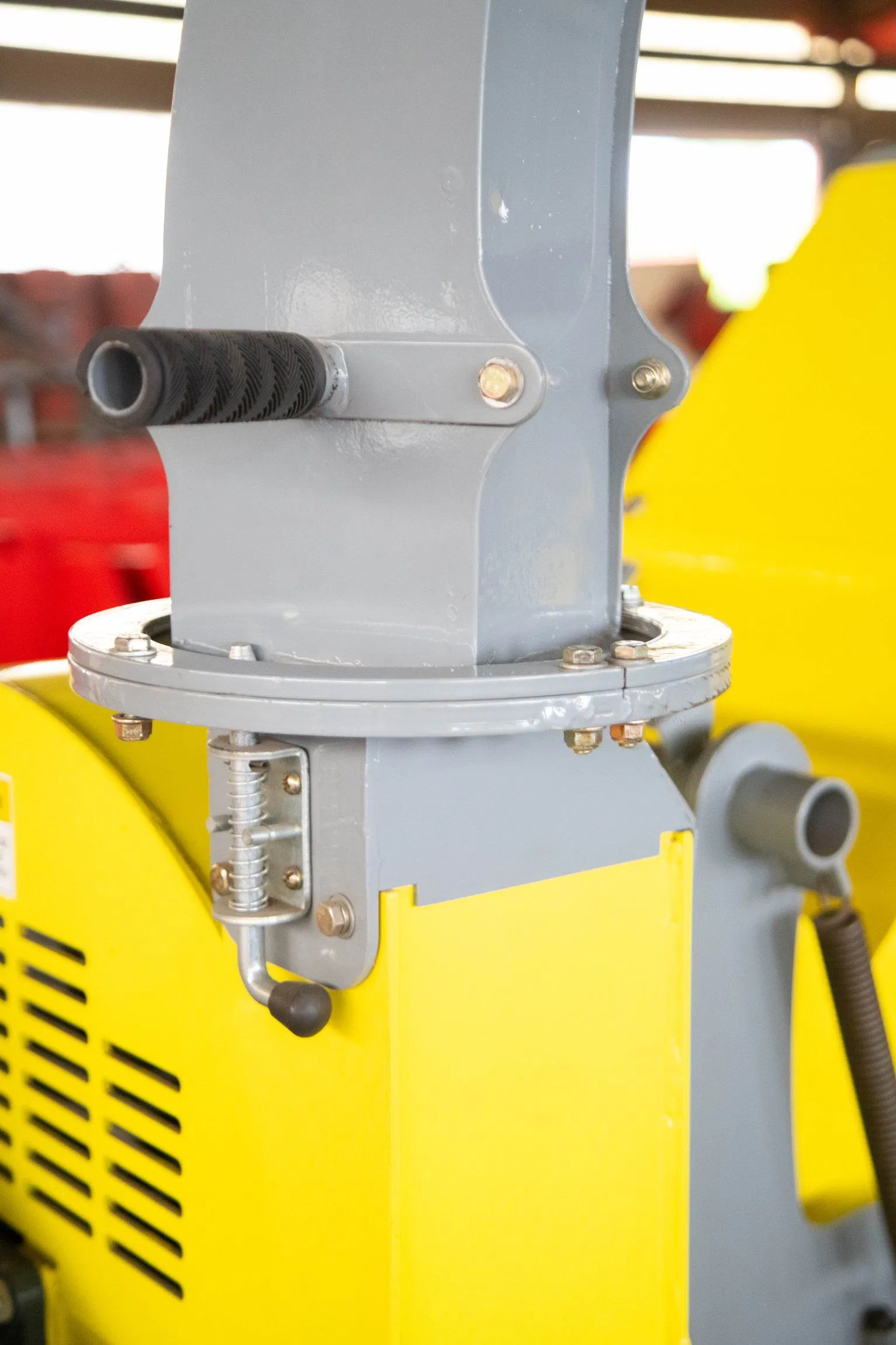 Дизельный измельчитель древесины 192-300Y