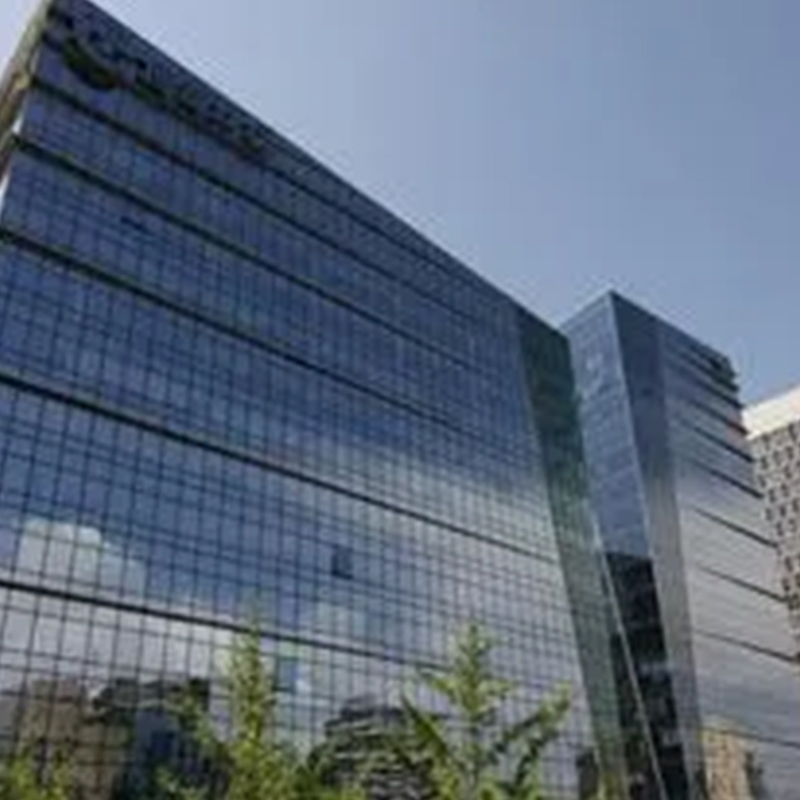 Facade Glass Curtain Wall with Aluminum Composite Panels and Weather Resistant Coating for Luxury Apartments and Offices