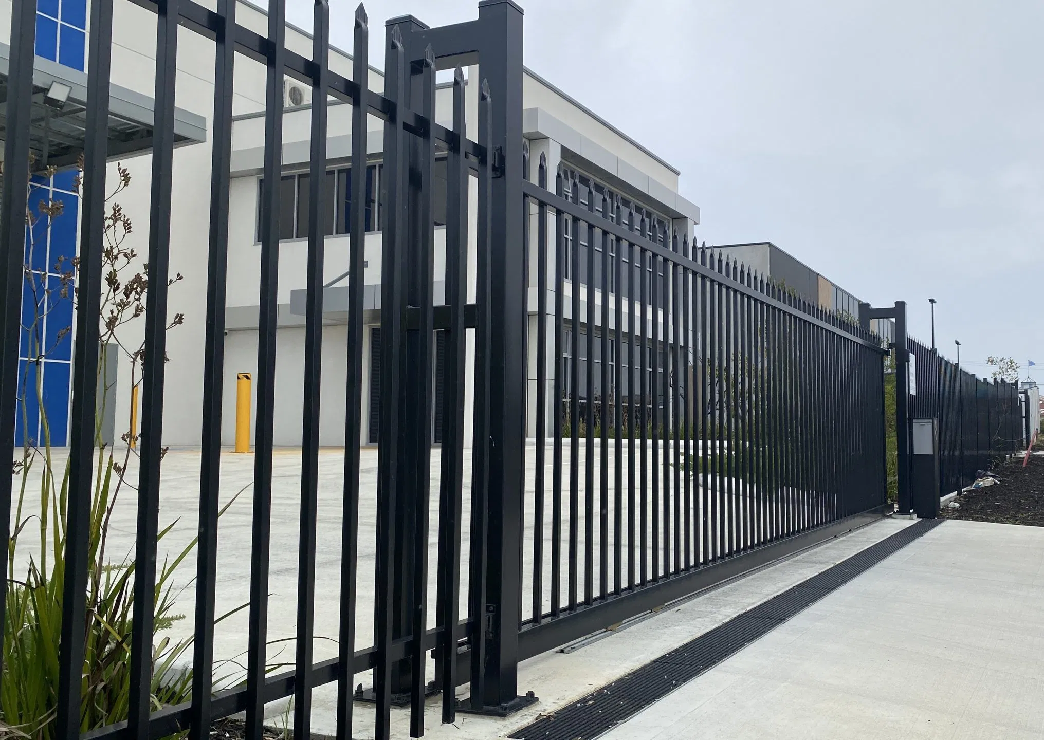 Black Crimp Top Metal Fence Spear Top Fence Steel Picket Fence Steel Fence Tubular Steel Fence Palisade Fence Garrison Fence Industrial Fence Security Fence