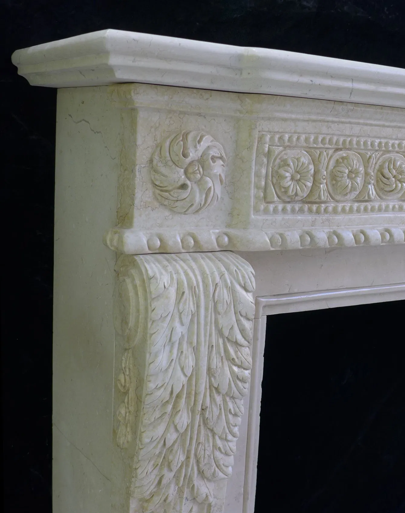 Europe Fireplace with Modern Design Mantel Surround