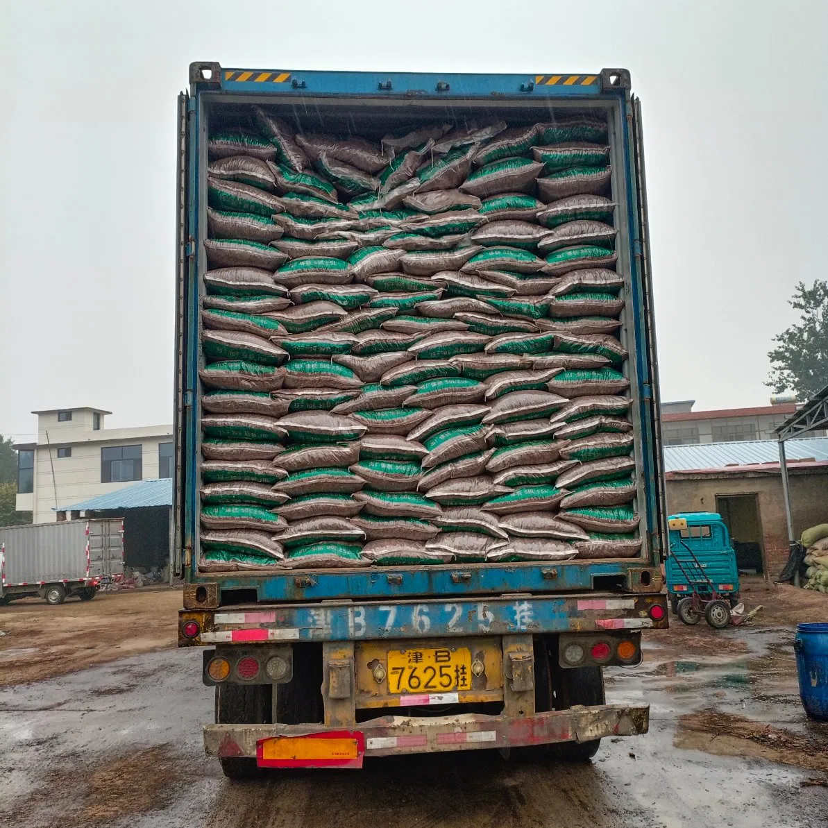 Polished 3-5cm Lightweight Pine Shredded Garden Wood Bark