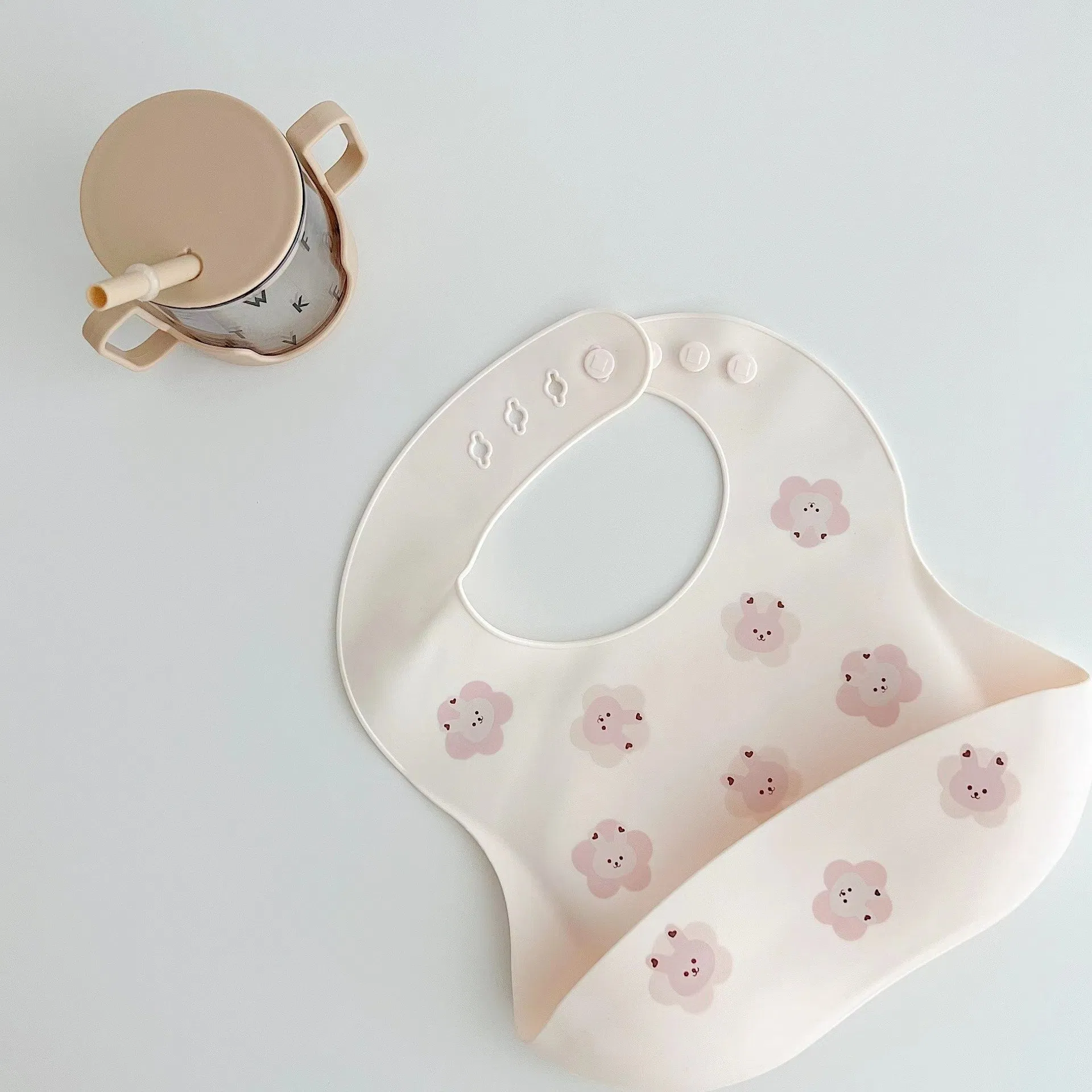 Fashionable High Elasticity Comfortable Folding Traveling Home Care Baby Bib