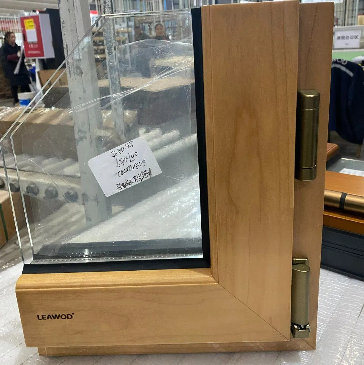 Factory Wholesale Wood Aluminum Composite Window for Villa Church with Imported North American Maple Wood or Rose Wood and Waterborne Paint