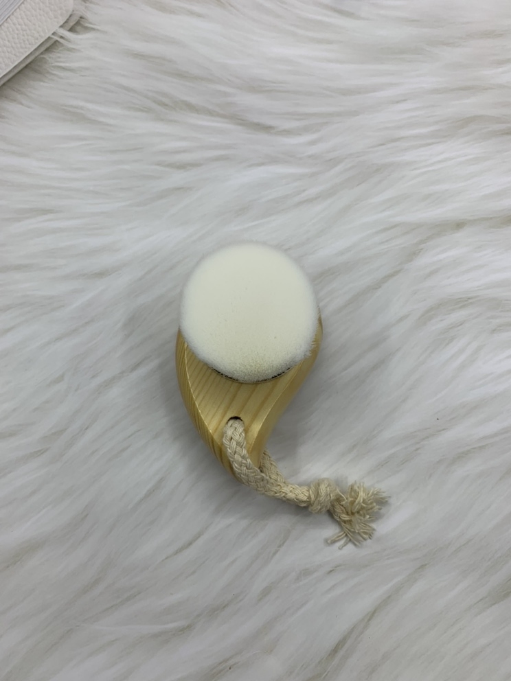 Wood Handle White Synthetic Hair Hanging Facial Brush