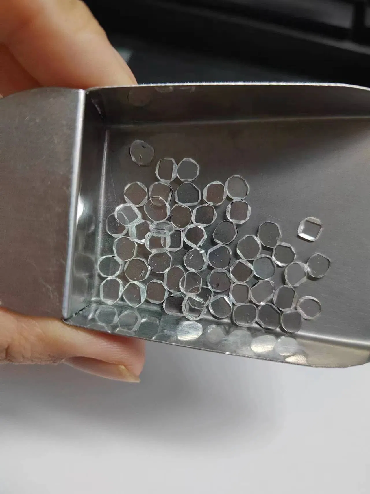 Colourless Hpht Ib Diamonds Substrate White Hpht Diamond Seeds Grown with Low Nitrogen Low Strain