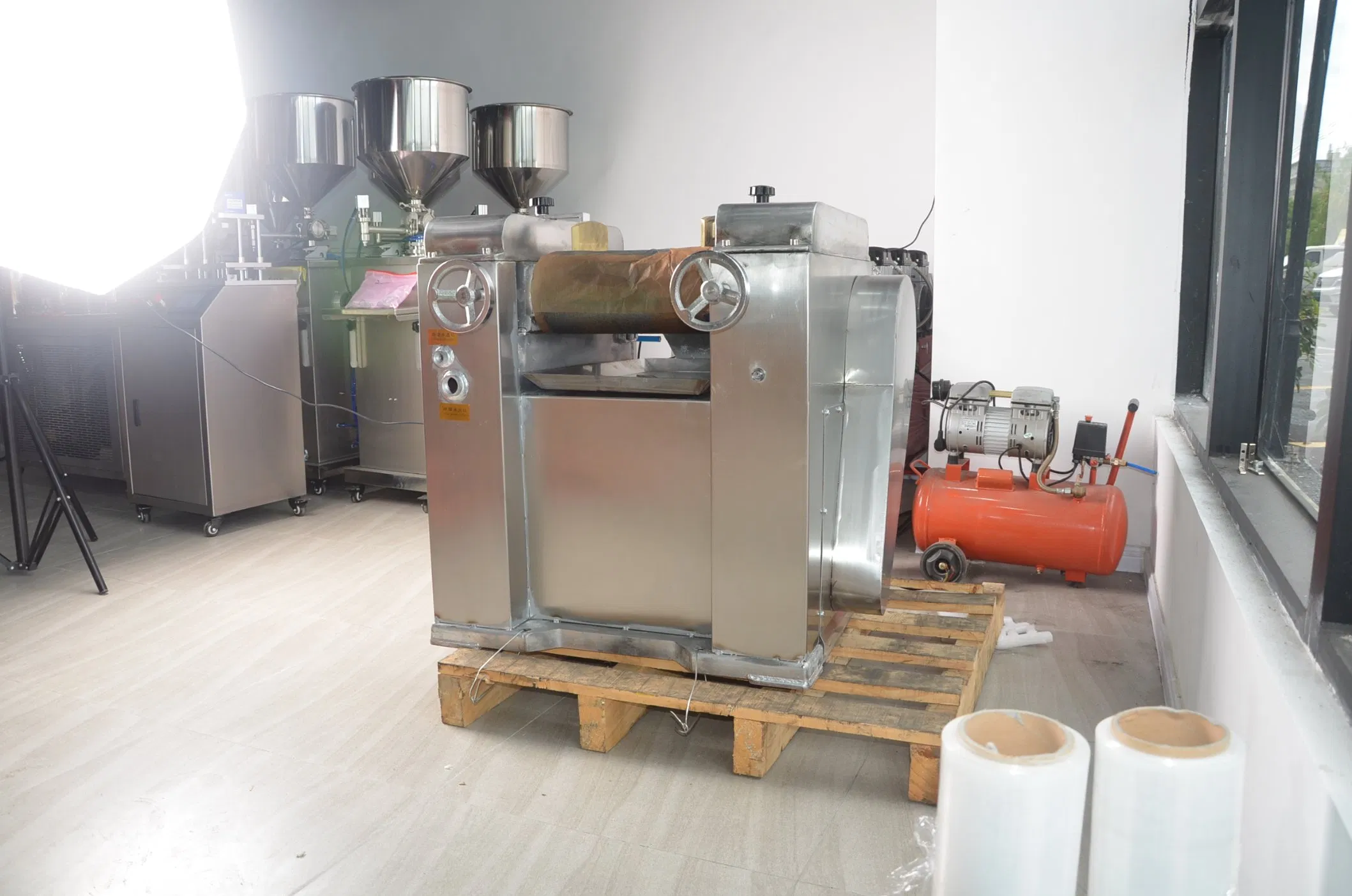 Three Roll Grinding Machine and Make Lipstick Material S405