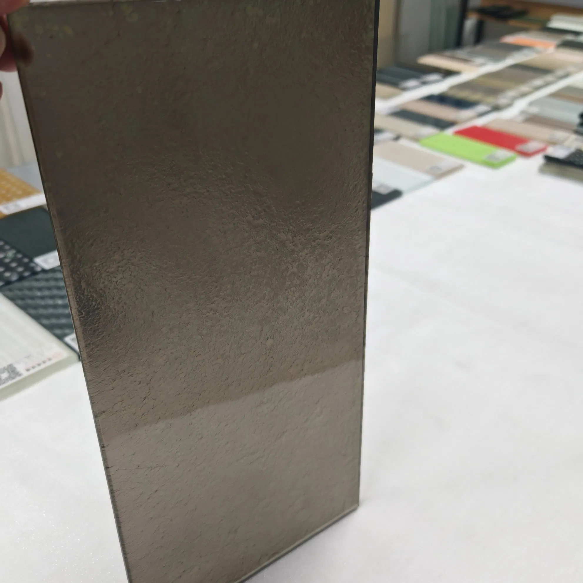 Elegant Wall Mirror with Decorative Frame for Home Decor