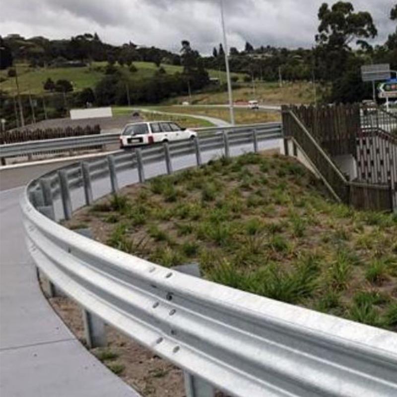 Galvanized Steel Thrie Beam Expressway Crash Barrier