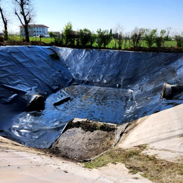 0.5mm/1mm/1.5mm/2mm Durable Unfading Anti-Aging HDPE Geomembrane Waste Water Treatment Garbage Covered Field