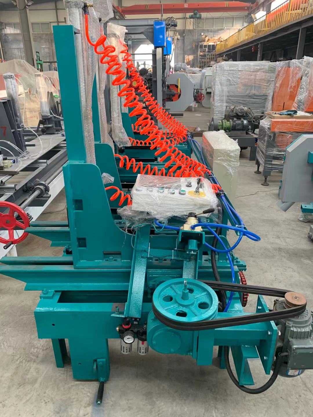 Ленточная пила по дереву вертикальная автоматическая