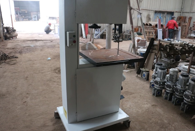 Ленточная пила по дереву вертикальная универсальная