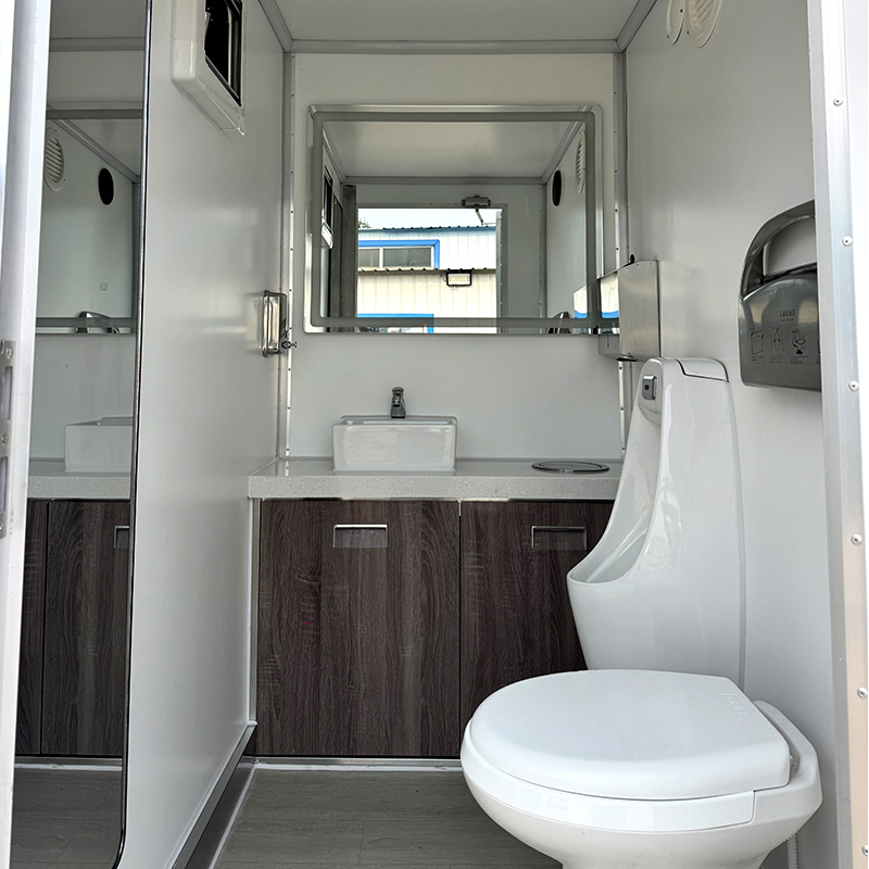 Wholesale Cheap Price Outdoor Portable Luxury Prefab Trailer Camping Mobile Toilet