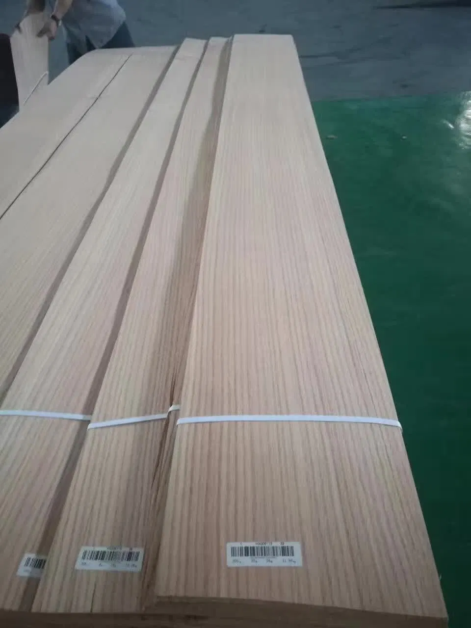 Factory-Slicer Natural American Red Oak Veneer in 0.50mm