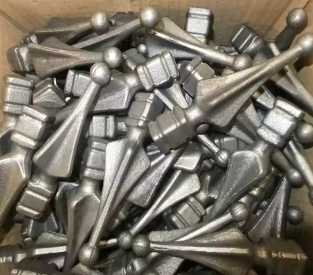 Classic Elegant Balcony Fence Designed with Sturdy Spear Points