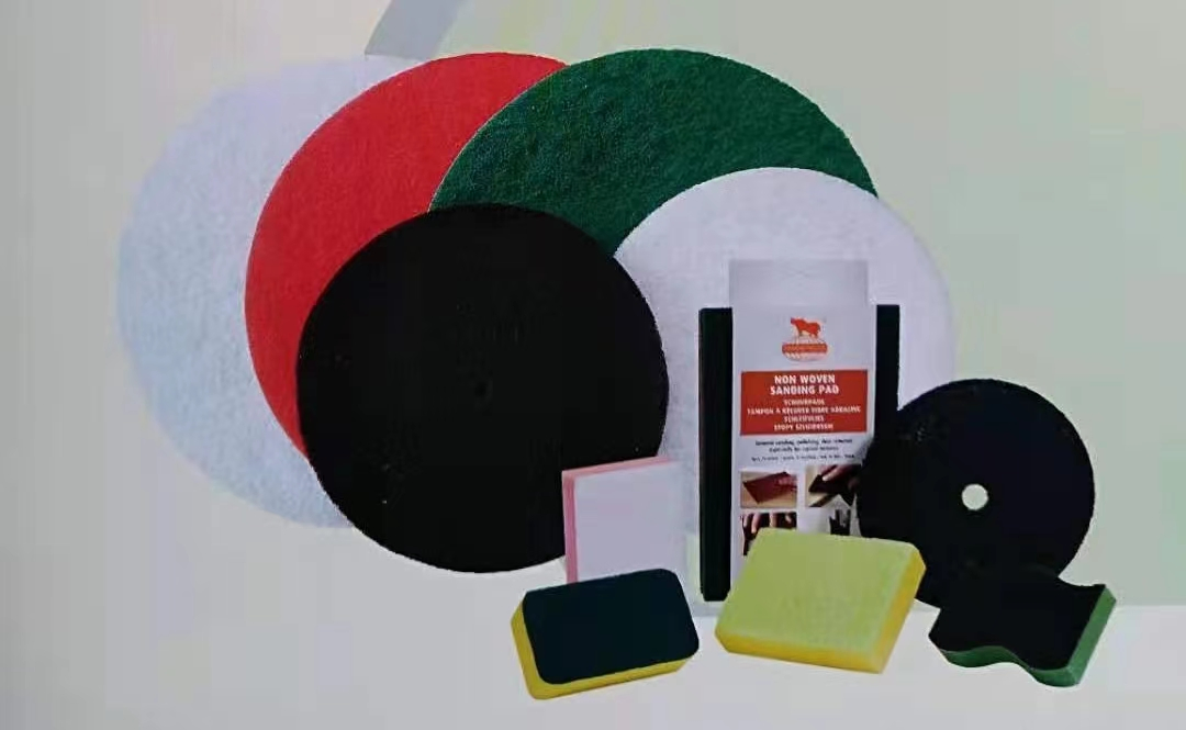 Белая нетканая подушка для полировки пола