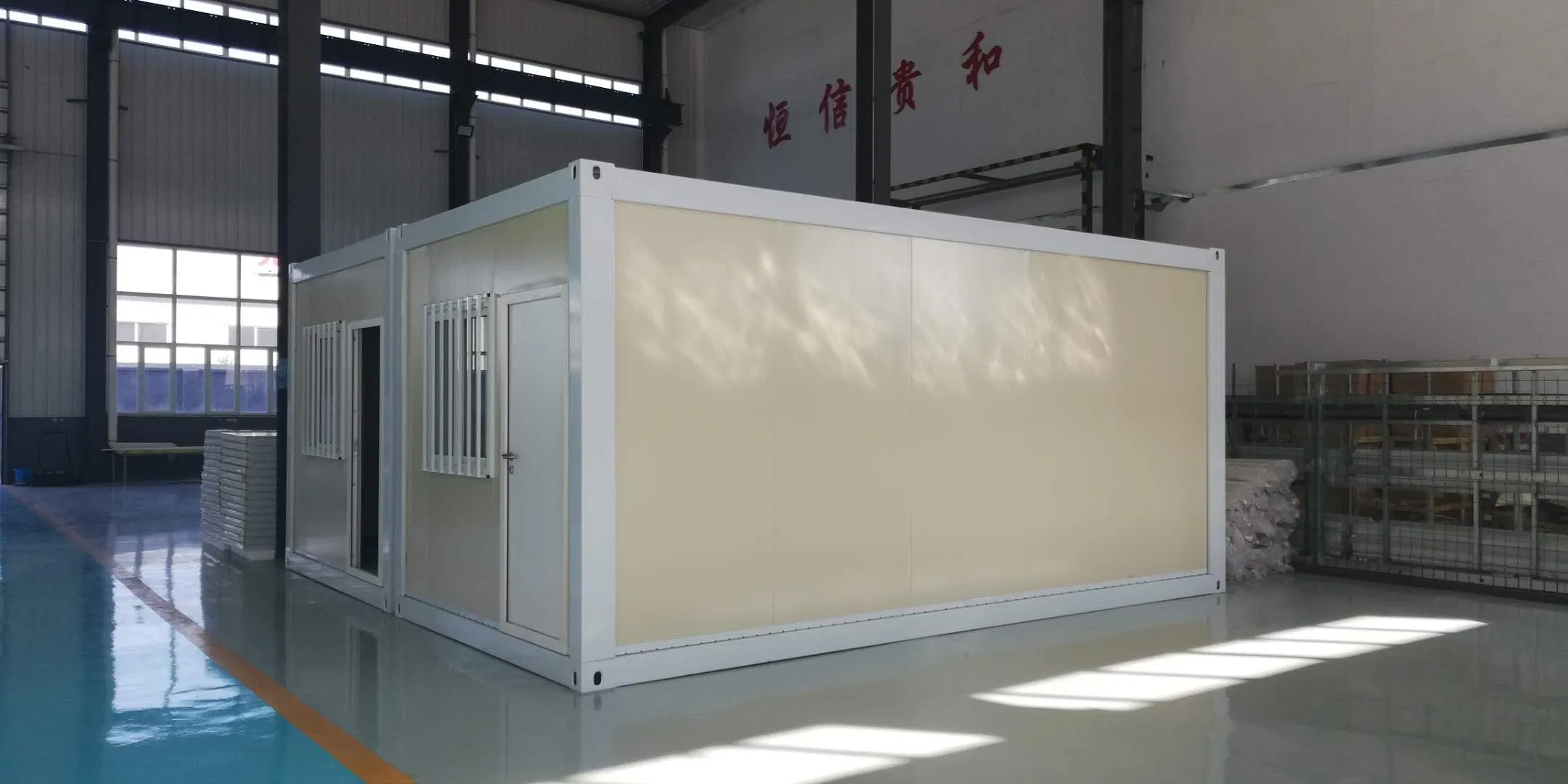 Prefabricated Container House with Modern Design Easy Installment for Office/Living Room/Bedroom