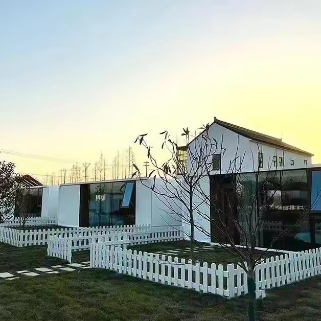 Mobile Home Space: Versatile Outdoor Office and Creative Villa