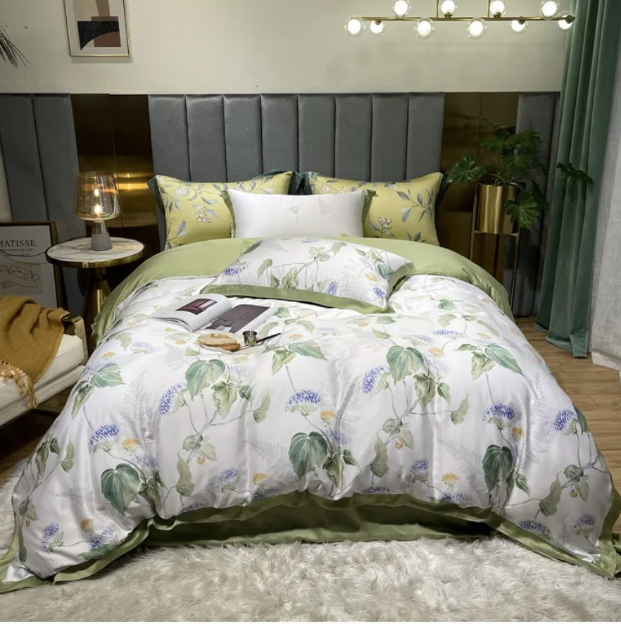 Luxurious Goose Down Comforter with Elegant Silk Cover