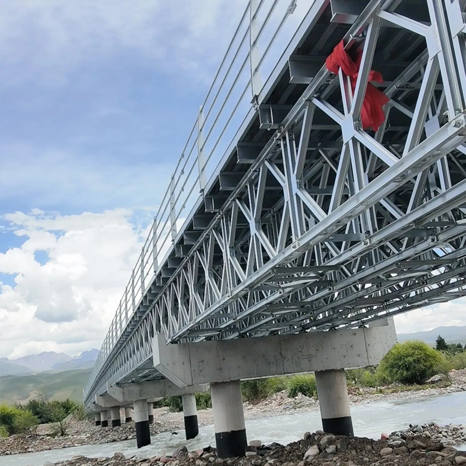 Durable Steel Trestle Bridge for Scenic Railways and Parks