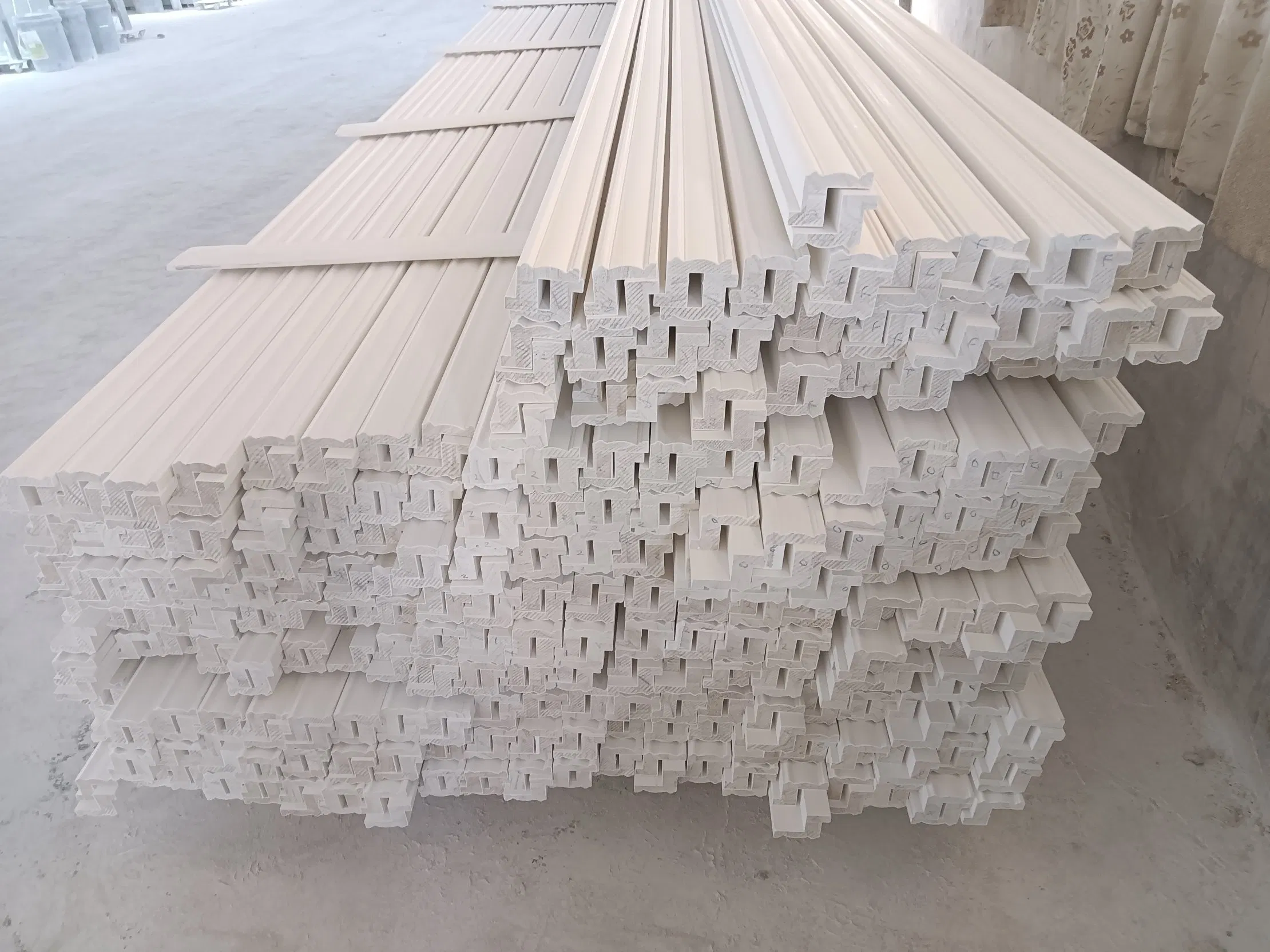 Wood Moulding Primed Moulding Baseboard Skirting Board