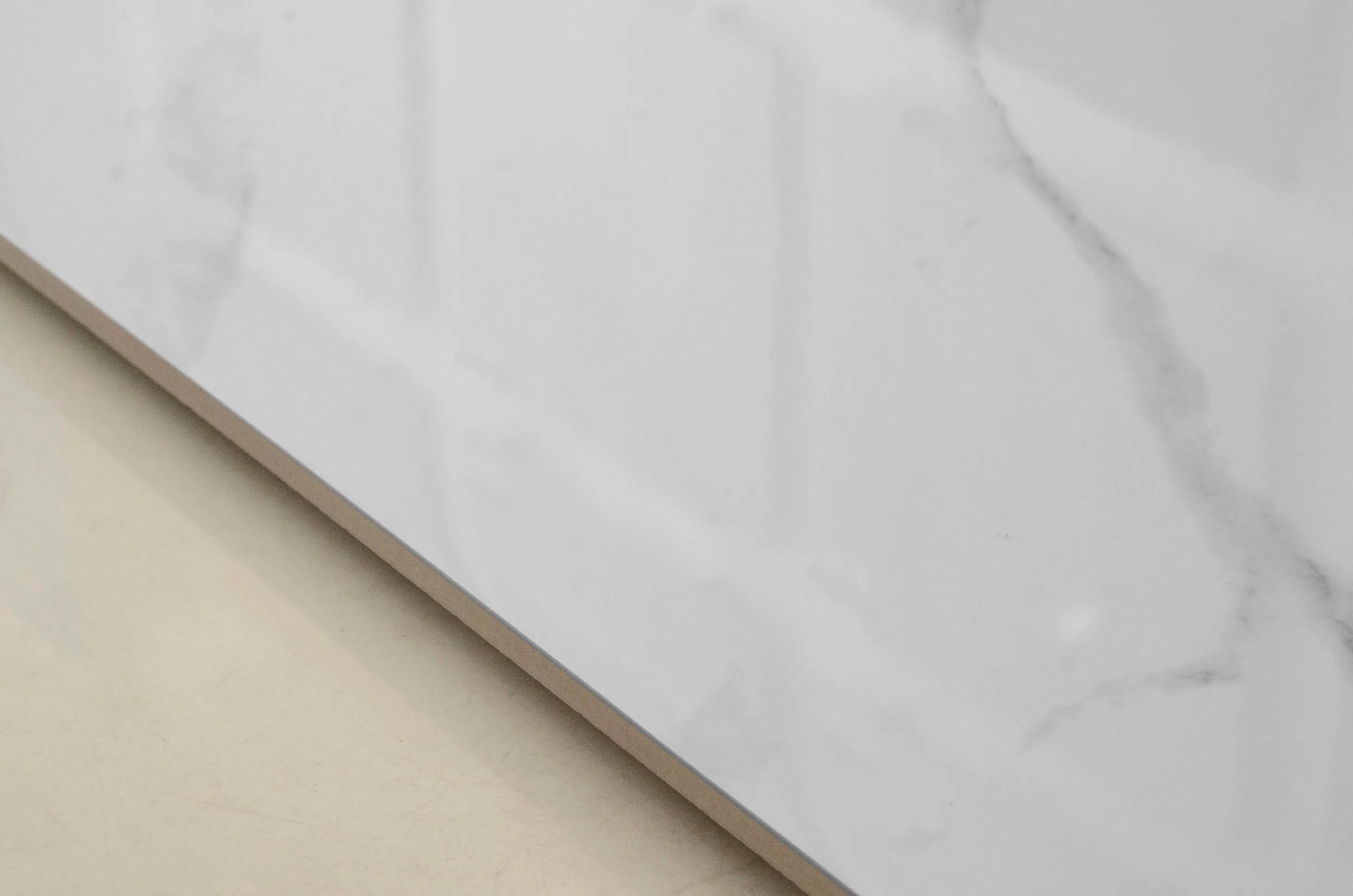 Полированная керамогранитная плитка 600x600 мм под мрамор